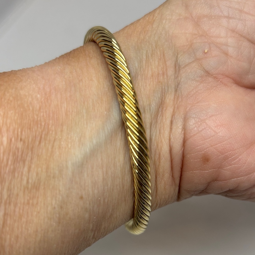 Elegant Gold-Toned Twisted Bangle with Multicolor Cabochon ‘Jewels’ - Picture 4 of 13